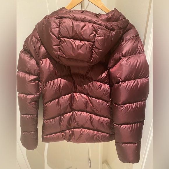 Women’s Patagonia Puffer - Picture 4 of 5